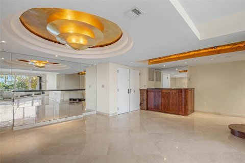 Condo in Miami, Florida, 2 bedrooms № 2081097 - photo 2