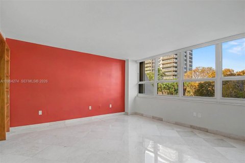 Condo in Miami, Florida, 2 bedrooms № 2081097 - photo 14
