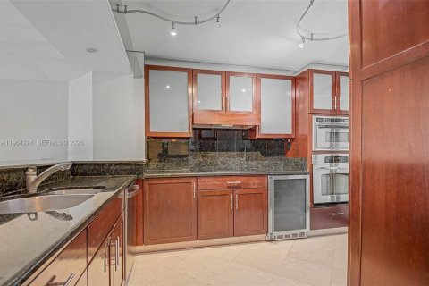Condo in Miami, Florida, 2 bedrooms № 2081097 - photo 5