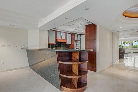 Condo in Miami, Florida, 2 bedrooms № 2081097 - photo 4