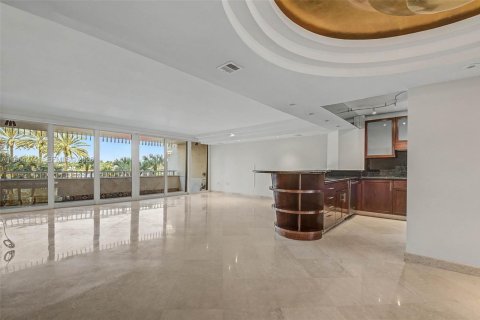 Condo in Miami, Florida, 2 bedrooms № 2081097 - photo 3