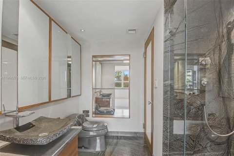 Condo in Miami, Florida, 2 bedrooms № 2081097 - photo 17