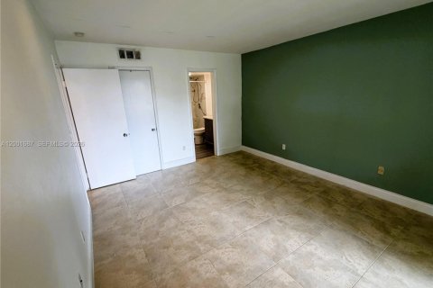 Condo in Miami, Florida, 3 bedrooms  № 2067558 - photo 17