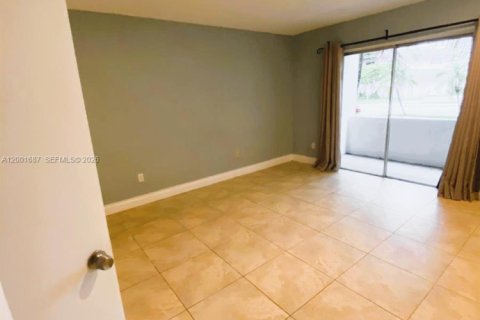 Condo in Miami, Florida, 3 bedrooms  № 2067558 - photo 15
