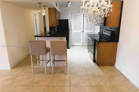Condo in Miami, Florida, 3 bedrooms  № 2067558 - photo 7