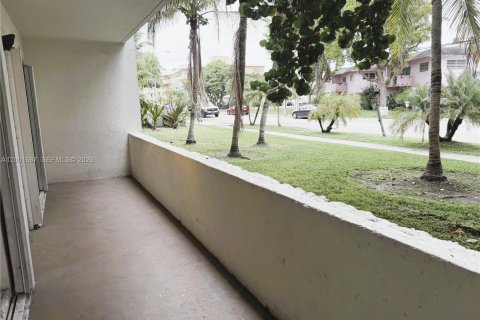 Condo in Miami, Florida, 3 bedrooms  № 2067558 - photo 21