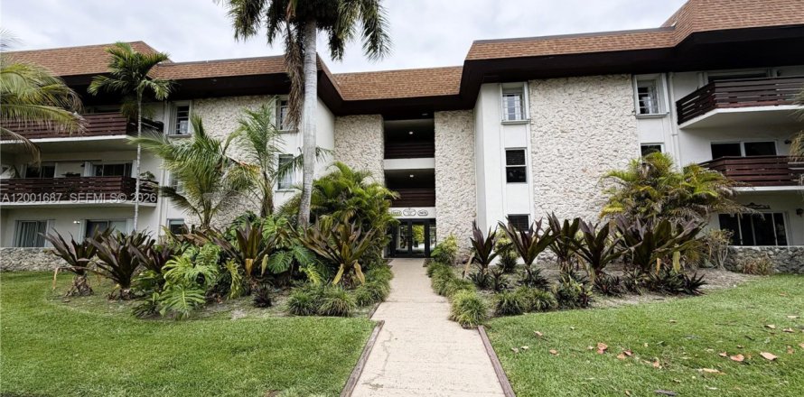 Condo in Miami, Florida, 3 bedrooms  № 2067558