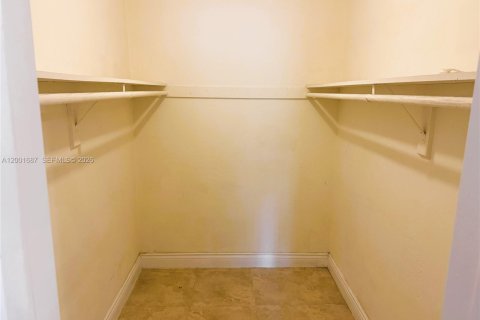 Condo in Miami, Florida, 3 bedrooms  № 2067558 - photo 10