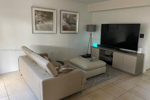 Adosado en alquiler en Hialeah, Florida, 3 dormitorios, 141.21 m2 № 2171128 - foto 10