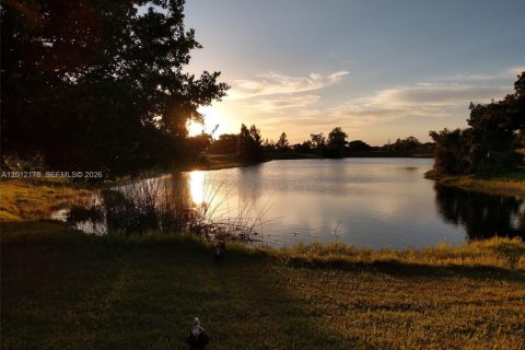 Adosado en alquiler en Hialeah, Florida, 3 dormitorios, 141.21 m2 № 2171128 - foto 18
