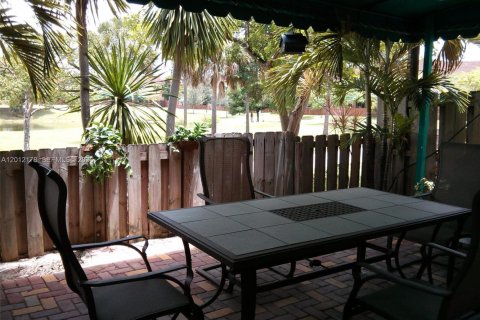 Adosado en alquiler en Hialeah, Florida, 3 dormitorios, 141.21 m2 № 2171128 - foto 16