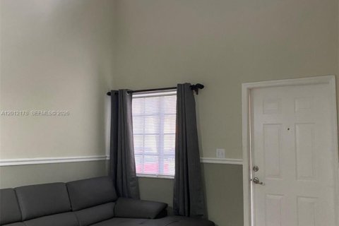 Adosado en Hialeah, Florida 3 dormitorios, 141.21 m2 № 2171128