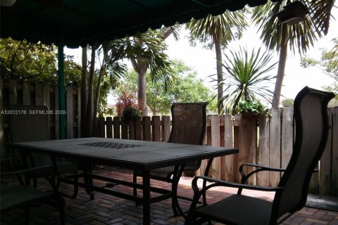 Adosado en alquiler en Hialeah, Florida, 3 dormitorios, 141.21 m2 № 2171128 - foto 17