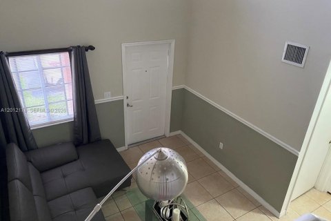 Adosado en alquiler en Hialeah, Florida, 3 dormitorios, 141.21 m2 № 2171128 - foto 3