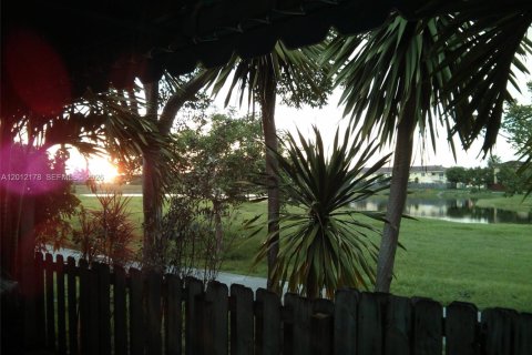 Adosado en alquiler en Hialeah, Florida, 3 dormitorios, 141.21 m2 № 2171128 - foto 19