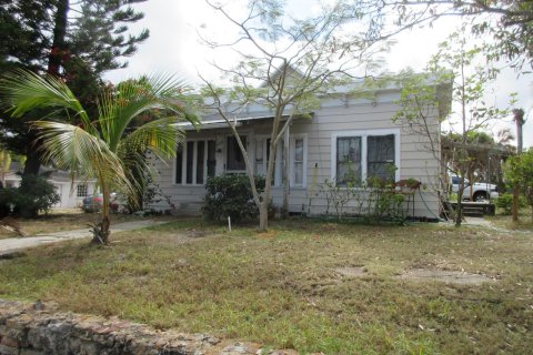 House in St. Lucie, Florida 5 bedrooms, 149.02 sq.m. № 2183153
