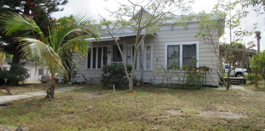 House in St. Lucie, Florida 5 bedrooms, 149.02 sq.m. № 2183153