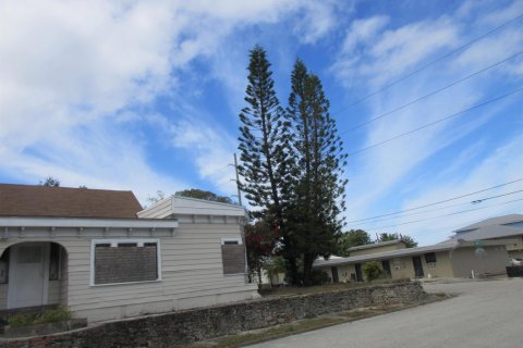 House in St. Lucie, Florida 5 bedrooms, 149.02 sq.m. № 2183153 - photo 7