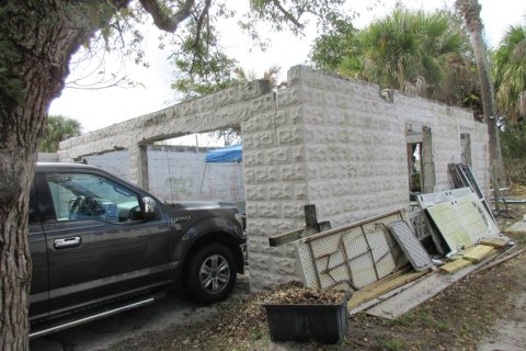 House in St. Lucie, Florida 5 bedrooms, 149.02 sq.m. № 2183153 - photo 6