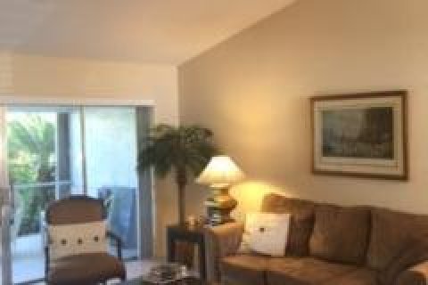 Townhouse in Jupiter, Florida 2 bedrooms, 110.37 sq.m. № 2420767 - photo 2