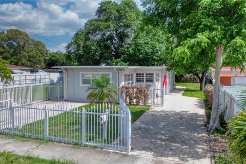 Купить коммерческую недвижимость в Майами, Флорида 136.75м2, № 2058439 - фото 2