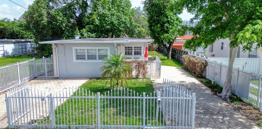 Коммерческая недвижимость в Майами, Флорида 136.75м2 № 2058439