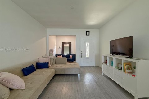 Купить коммерческую недвижимость в Майами, Флорида 136.75м2, № 2058439 - фото 12