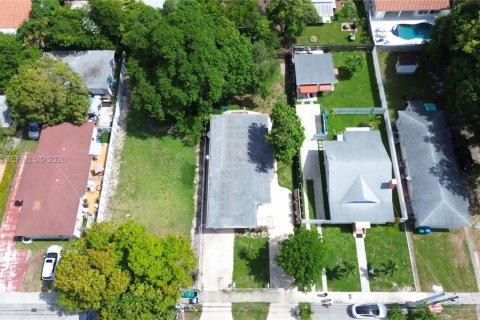 Купить коммерческую недвижимость в Майами, Флорида 136.75м2, № 2058439 - фото 3