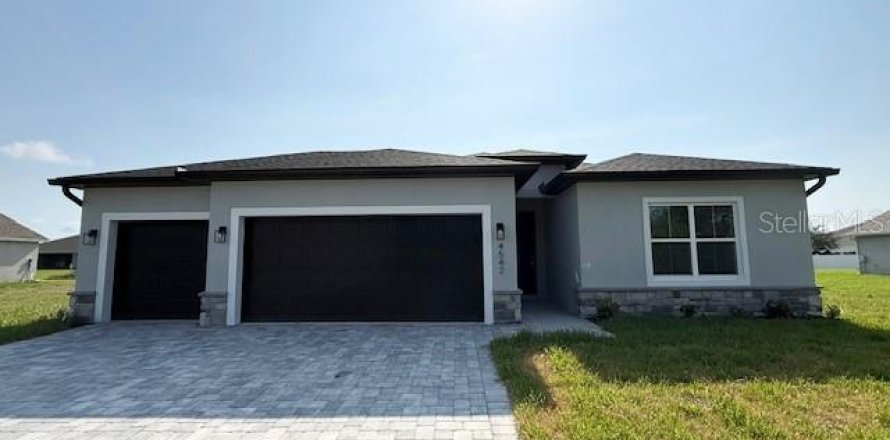 House in Sebring, Florida 4 bedrooms, 184.88 sq.m. № 1757432