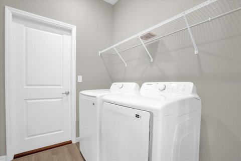 House in Sebring, Florida 4 bedrooms, 184.88 sq.m. № 1757432 - photo 15