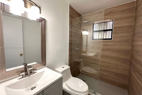 Villa ou maison à vendre à Miami, Floride: 3 chambres, 224.36 m2 № 1947487 - photo 9