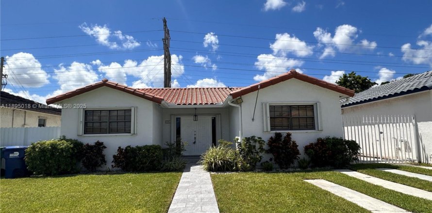Villa ou maison à Miami, Floride 3 chambres, 224.36 m2 № 1947487