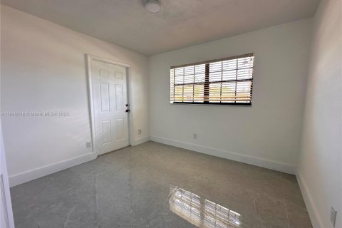 Villa ou maison à vendre à Miami, Floride: 3 chambres, 224.36 m2 № 1947487 - photo 8