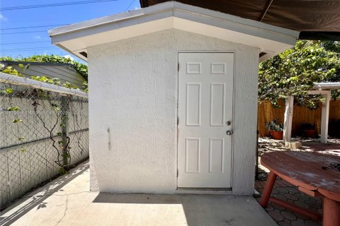 Villa ou maison à vendre à Miami, Floride: 3 chambres, 224.36 m2 № 1947487 - photo 19