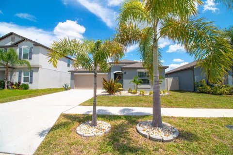 House in Wimauma, Florida 4 bedrooms, 179.77 sq.m. № 2308062