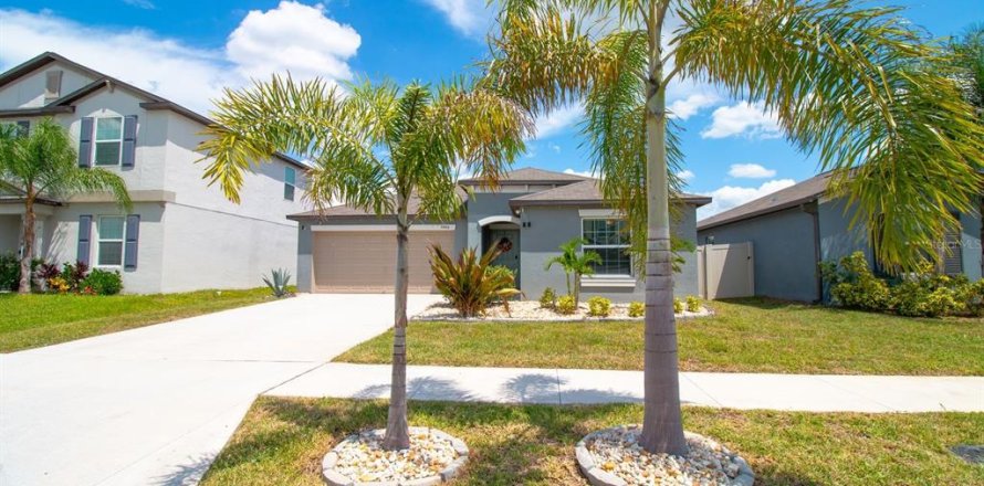 House in Wimauma, Florida 4 bedrooms, 179.77 sq.m. № 2308062