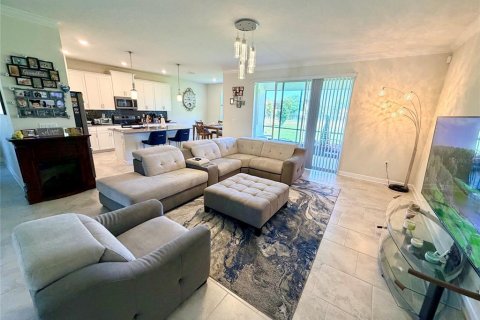 House in Davenport, Florida 6 bedrooms, 357.02 sq.m. № 2122234 - photo 4