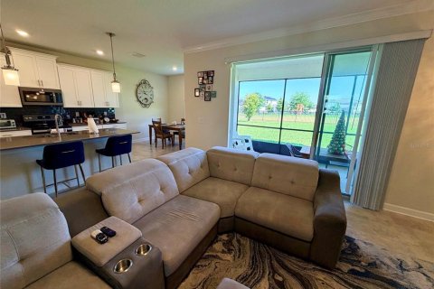 House in Davenport, Florida 6 bedrooms, 357.02 sq.m. № 2122234 - photo 8