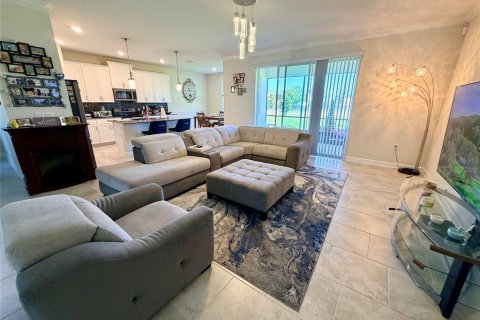 House in Davenport, Florida 6 bedrooms, 357.02 sq.m. № 2122234 - photo 5