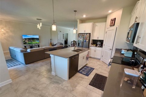 House in Davenport, Florida 6 bedrooms, 357.02 sq.m. № 2122234 - photo 7