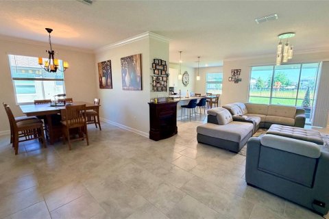 House in Davenport, Florida 6 bedrooms, 357.02 sq.m. № 2122234 - photo 11
