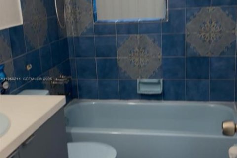 Commercial property in Dania Beach, Florida 232.91 sq.m. № 2038732 - photo 7