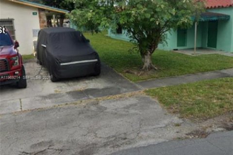 Commercial property in Dania Beach, Florida 232.91 sq.m. № 2038732 - photo 11