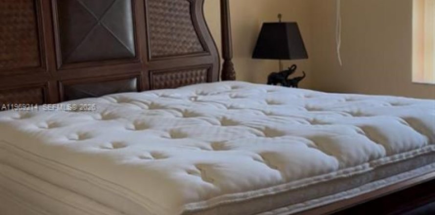 Commercial property in Dania Beach, Florida 232.91 sq.m. № 2038732