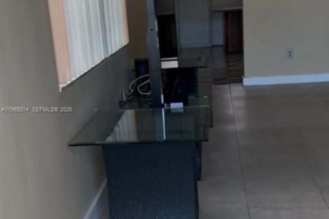 Commercial property in Dania Beach, Florida 232.91 sq.m. № 2038732 - photo 2