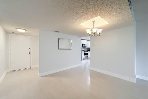 Купить кондоминиум в Уэстон, Флорида 3 комнаты, 118.26м2, № 2323706 - фото 3