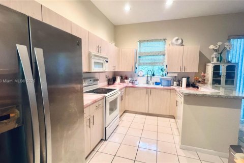 House in Lake Worth, Florida 3 bedrooms, 178 sq.m. № 1836604 - photo 7