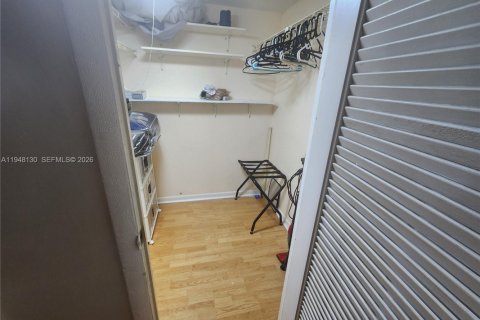 Condominio en alquiler en Margate, Florida, 2 dormitorios, 91.97 m2 № 2006342 - foto 18