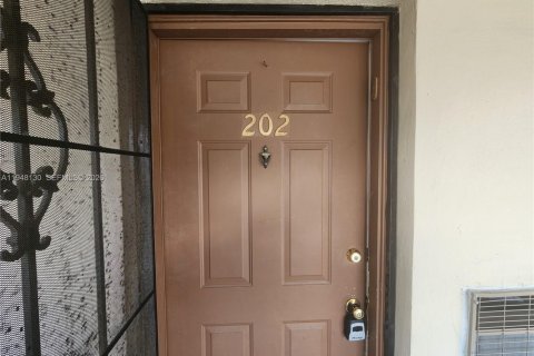 Condominio en alquiler en Margate, Florida, 2 dormitorios, 91.97 m2 № 2006342 - foto 2