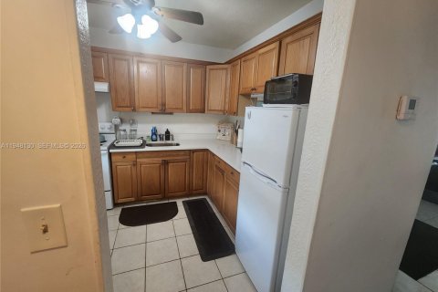 Condominio en alquiler en Margate, Florida, 2 dormitorios, 91.97 m2 № 2006342 - foto 4